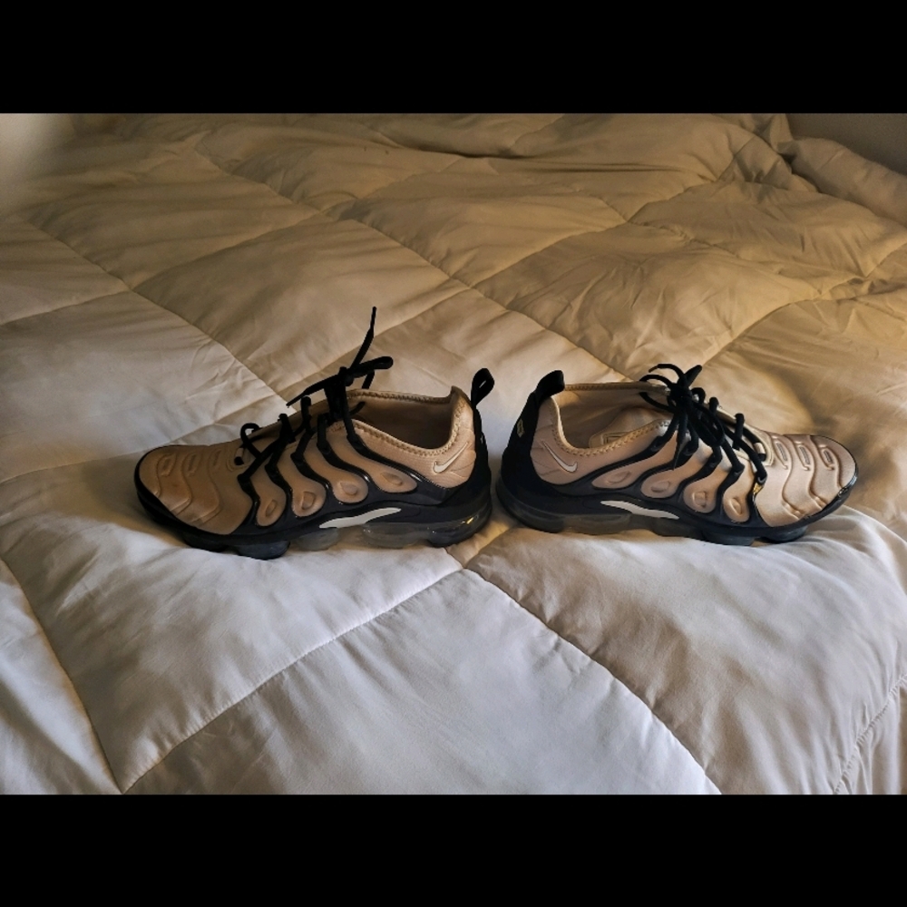 Stylish Beige and Black Women's Sneakers